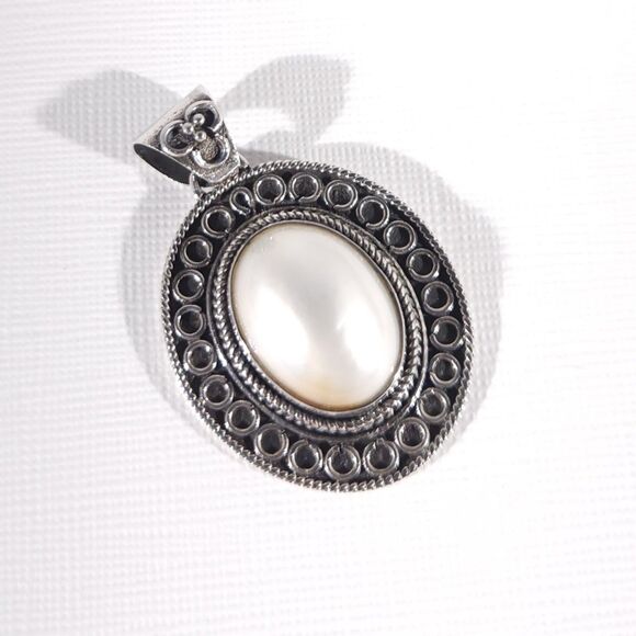 White Mabe Pearl Pendant Sterling Silver - Picture 6 of 10
